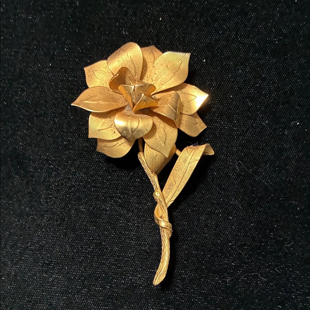 Vintage Gold tone Floral Rose Brooch Pin - Elegant Women’s Jewelry